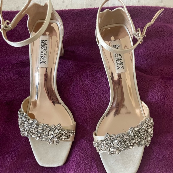 Badgley Mischka Alison Embellished Block Heel Wedding Shoe Ivory - Picture 1 of 8